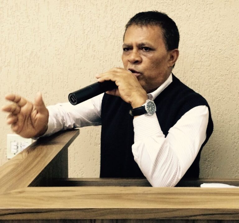 SECRETÁRIO RECEBE APROVAÇÃO