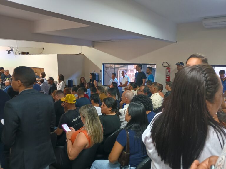 ATLETAS SÃO HOMENAGEADOS PELA CÂMARA DE VEREADORES