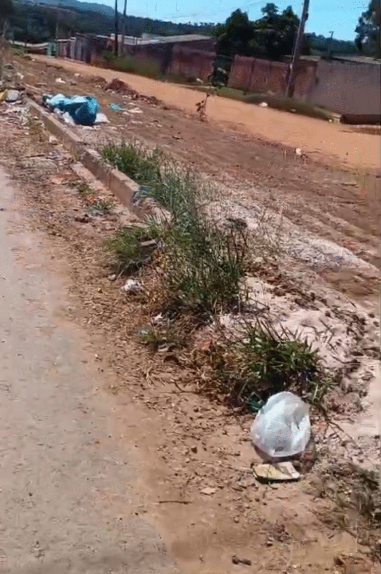 RUA ABANDONADA! MORADORES RECLAMAM