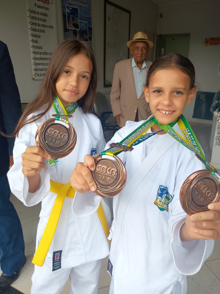MEDALHISTAS FAZEM A FESTA