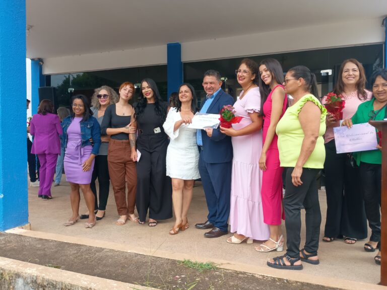 MULHERES SÃO HOMENAGEADAS PELA PREFEITURA PLANALTINENSE
